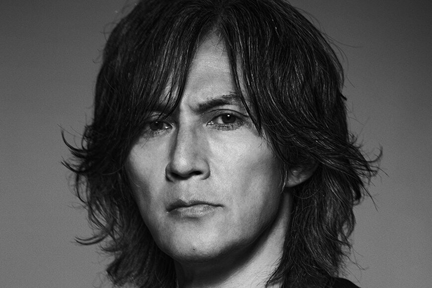 B’zライブ集合写真のセンターに意外な人気俳優！SNS仰天「スゲェ！」「見間違いかと」「国宝級の写真」