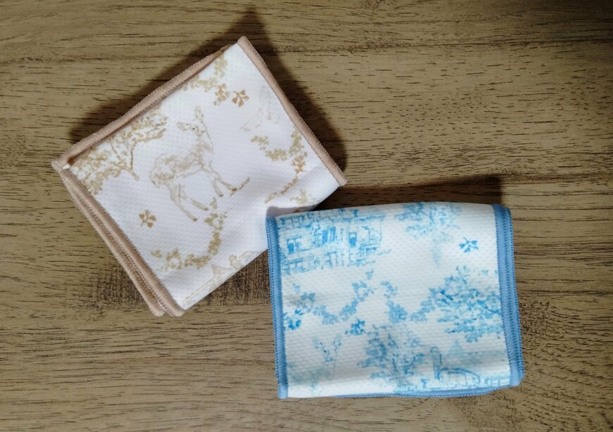 筆者撮影（セリア、水濡れクールタオルマフラー トワルドジュイ 10×70cm）