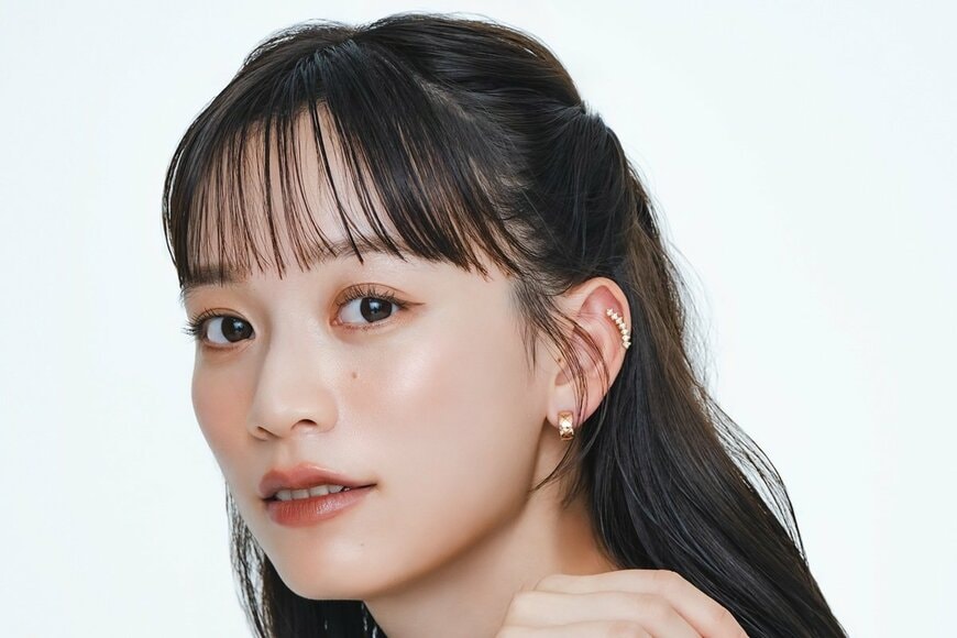 上田綺世のモデル妻の美貌に反響…爽やか私服ショットに「かわい〜！」「上田選手にも届いてるね」の声 由布菜月がオフショット投稿
