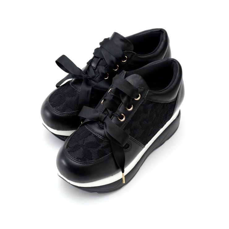 出所：しまむら　レディース　スニーカー（ゆったり幅広）