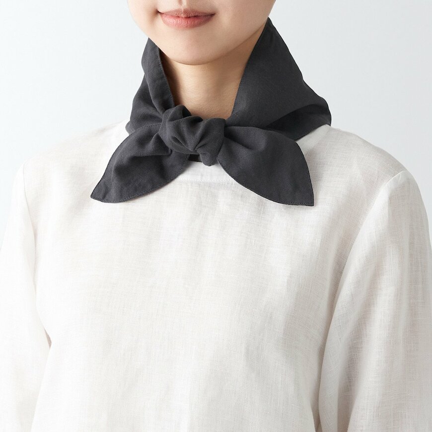 出所：無印良品ネットストア 天然由来の接触冷感　ポケット付きスカーフ