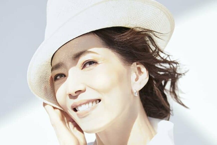 増田惠子 自宅「ベランダ庭」を紹介。美しく開花した薄ピンクの「バラ」に「凛とした姿が、美しい」自然体で丁寧な日々の暮らしにファン注目