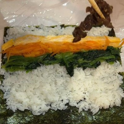 彩りが良くて見栄え良し！妻が夫に作る【キンパ弁当】鮮やかな断面が綺麗で食欲をそそる