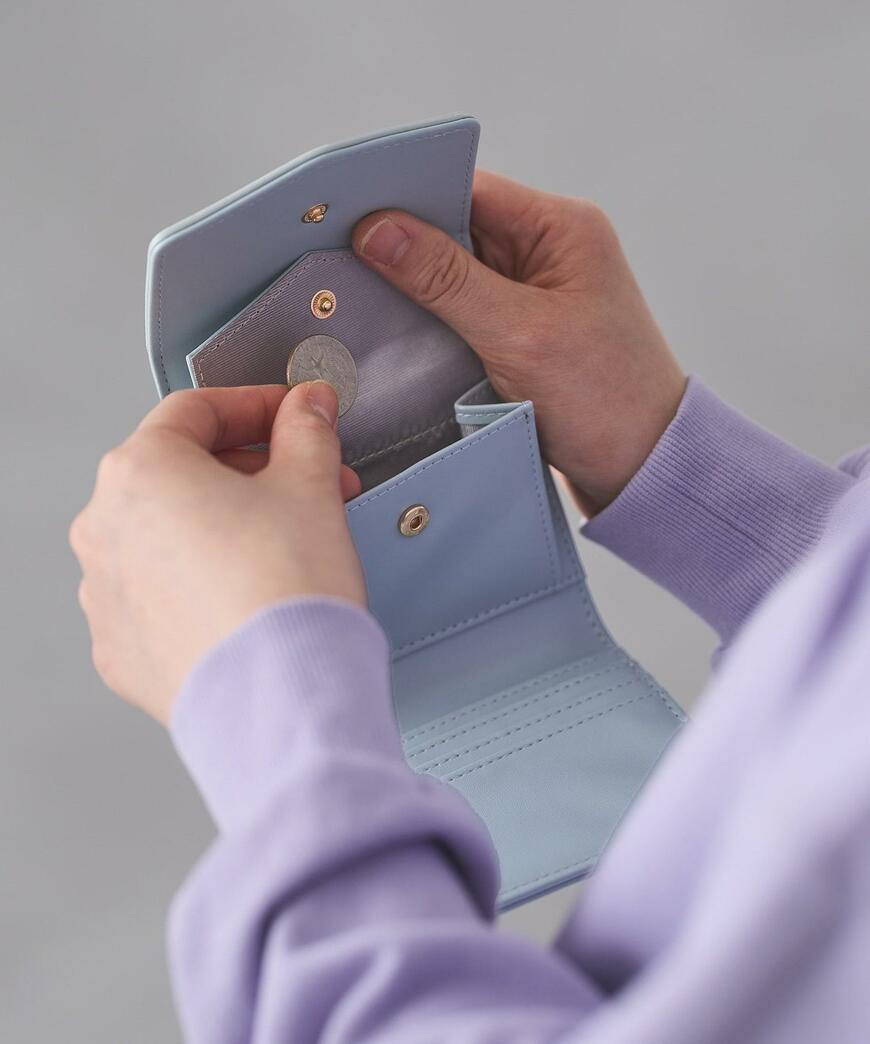 出所：ハニーズ公式オンラインストア フラップ付ミニ財布