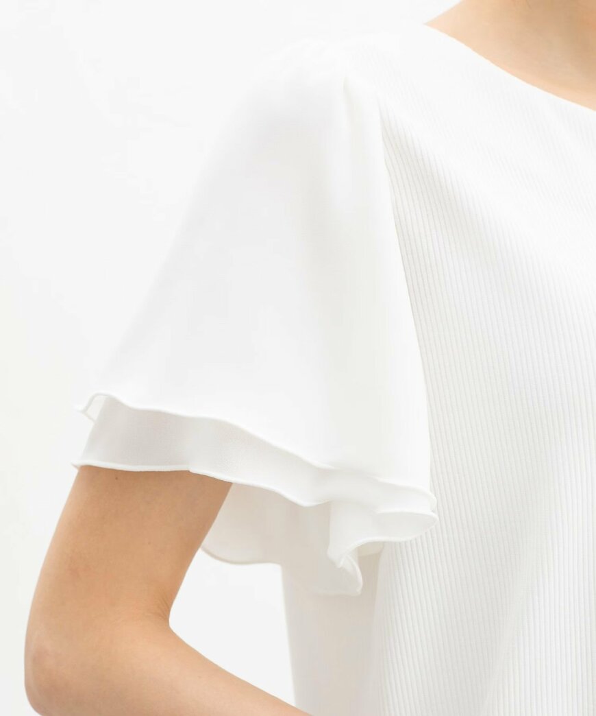 出所：ハニーズ公式　ハートネックトップス