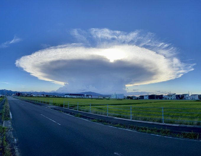 快晴の日に見た積乱雲