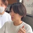 「直毛すぎる髪質」に悩むイケメン男性　“爽やかな短髪”ヘアでイメチェン！〈スタイリッシュ〉な仕上がりに満足そうな表情