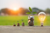 年収400万円「ひとりの老後」はつみたてNISAのインデックス投資で備える