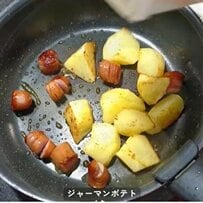 朝4時半起きの「看護師の母」が新社会人の息子に作る【ジャーマンポテト弁当】　詰め詰めのおかずが食欲をそそる