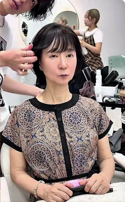 前髪があり、肩にぶつからない長さでハネを活かしたボブ
