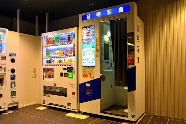 証明写真で「デスゲーム参加者」みたいになった女性　「純粋にビジュが強い」「主催者側のよう」と話題