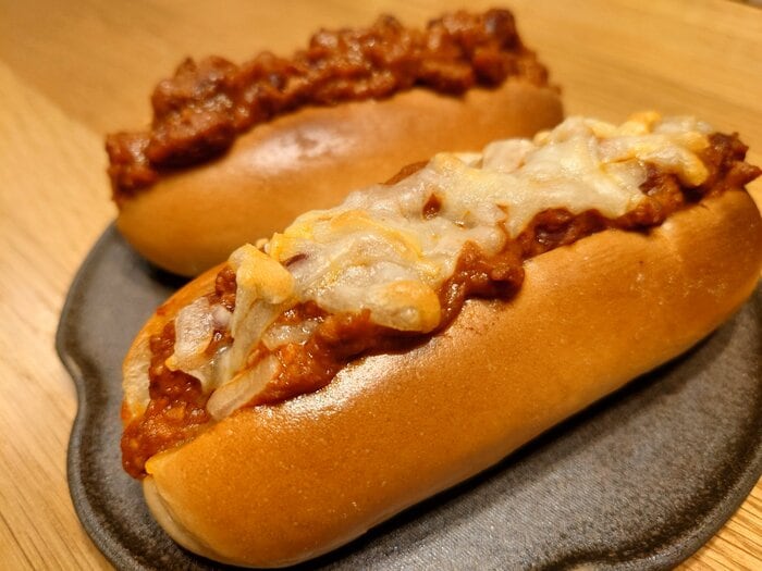 ホットドッグにかけて食べてみました