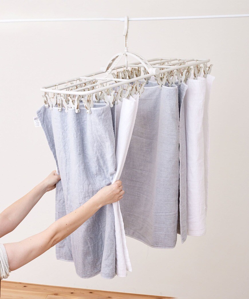 出所：3COINS公式通販サイトPAL CLOSET「引っ張るだけ44ピンチハンガー」