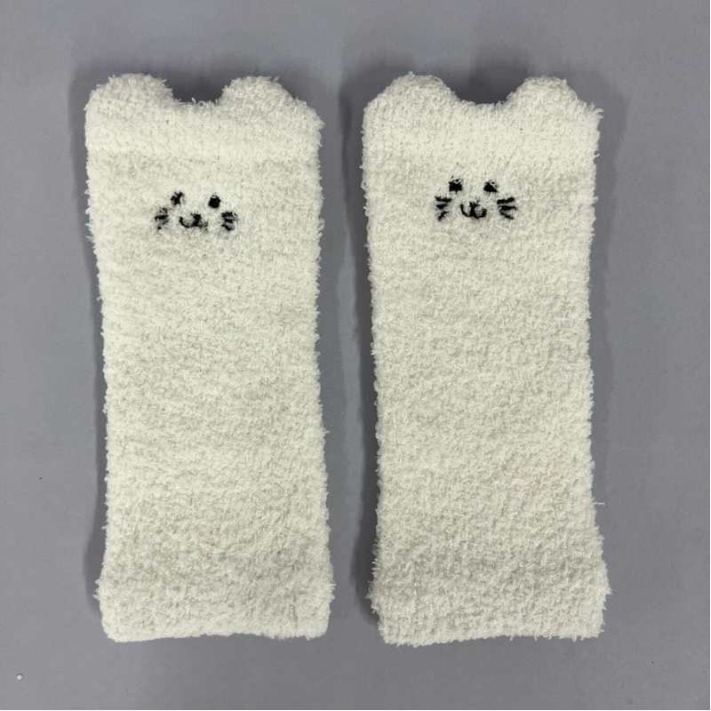 出所：キャン★ドゥ公式　モールレッグウォーマー刺繍猫ＷＨ