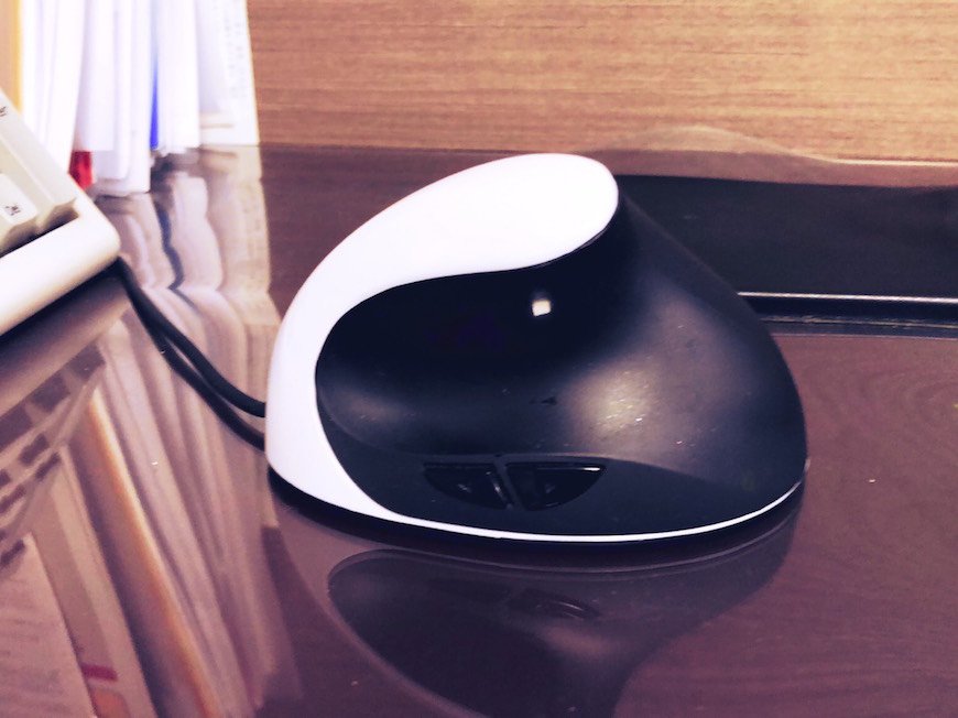 筆者がふだん使っているエルゴノミクスのマウス