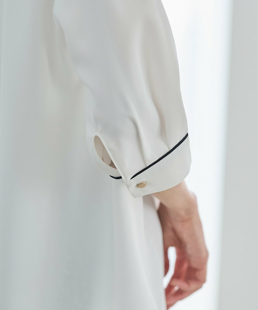 出所：ハニーズ公式　6分袖配色バンドカラーブラウス