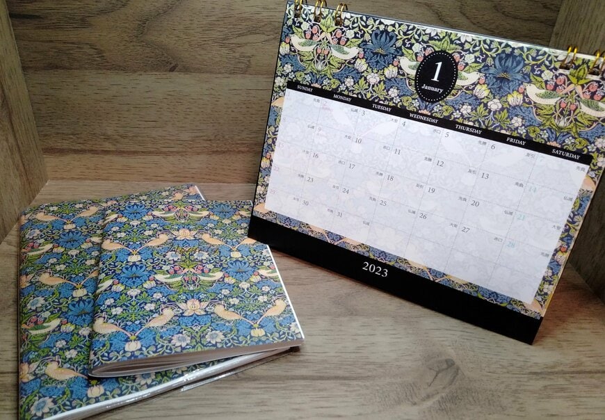 筆者撮影（セリア、卓上カレンダー ウィリアム・モリス、A6 MONTHLY 2023、B6 MONTHLY 2023）