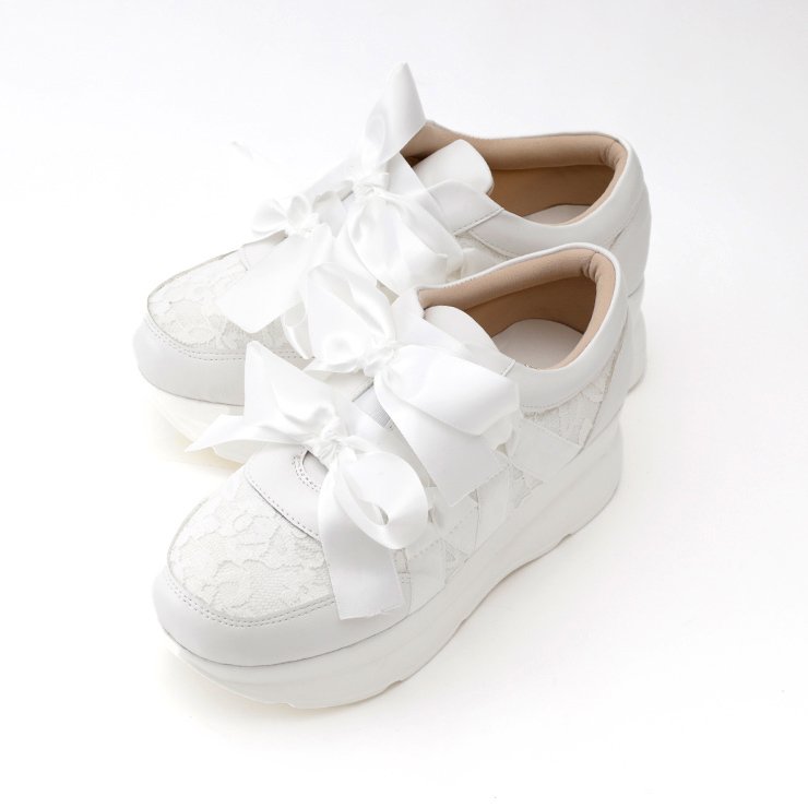 出所：しまむら　レディース　スニーカー（ゆったり幅広）