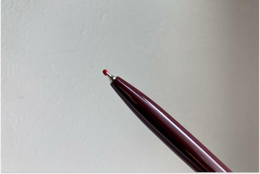 ダイソー　ノック式ボールペン（低粘度油性インク、３本、０.７ｍｍ、ゴールドカラー）