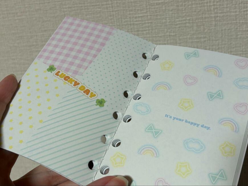 セリア、B7サイズ対応シール帳 24ページ 12.3cm×8cmの画像