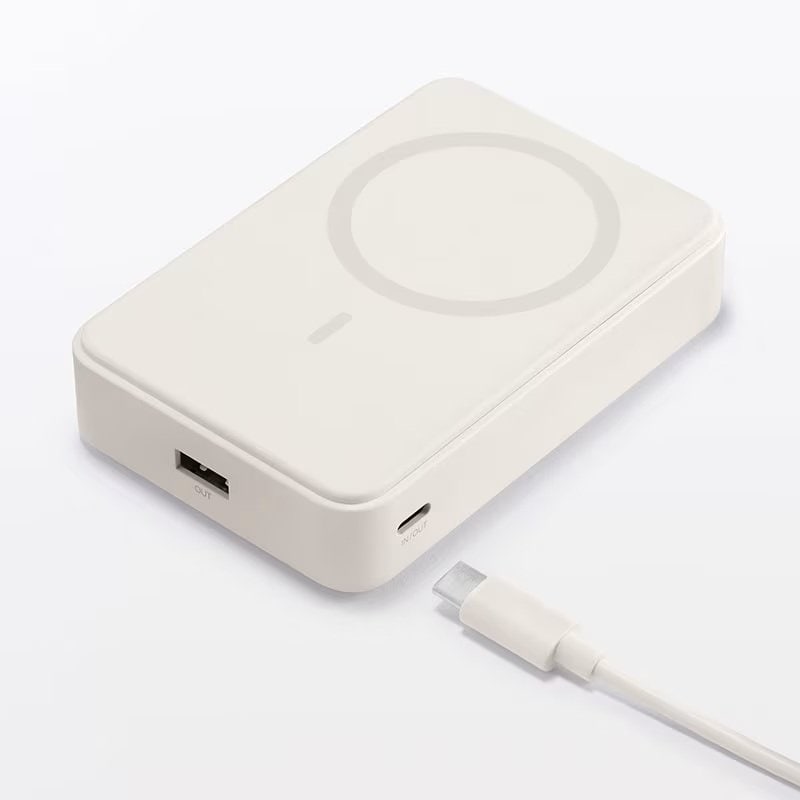 無印良品ネットストア スマホスタンドにもなるモバイルバッテリー(マグネット式充電対応5000mAh)の画像