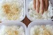「美しいストライプ柄」に目を奪われる　「5つのおかず」をご飯の上に並べた【いろどり弁当】が話題