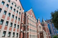 学力試験なしで早慶に入れる！名門大学の「通信教育課程」を比較調査！学費やデメリットを紹介「私学の雄」編