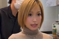 【大変身】ショートヘアの美女がバッサリカットでイメチェン　変身姿に思わず見入ってしまう