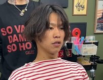 毛量の多さに悩む男性　カットとパーマで【イケメン爆誕】なビフォアフが話題