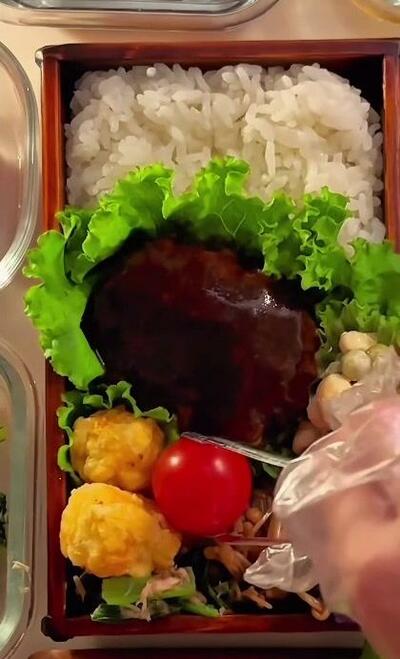 ミニトマトが加わり、すきまが埋まってきたところ