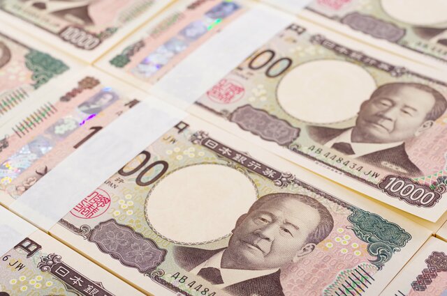 国民年金・厚生年金、4年連続の「プラス改定」夫婦2人分の標準的な年金額はいくら？《年金一覧表》60歳～90歳以上「みんなの平均」1歳刻みでチェック！