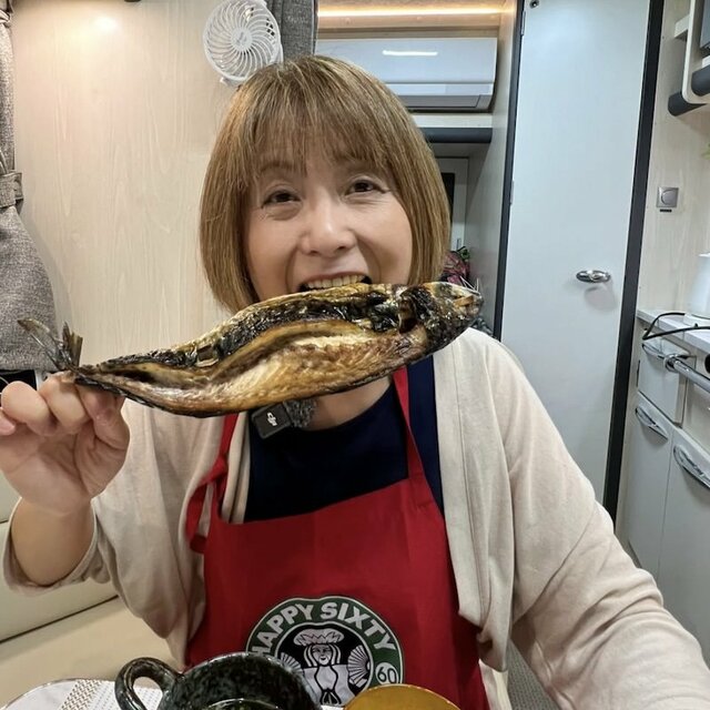 【60代夫婦の車中泊旅】京都の市場で購入した車中飯に注目！豪快に調理されたサバとイカに舌鼓