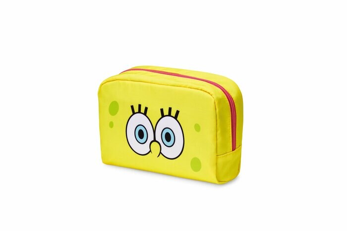 容量がたっぷりで、内側にもかわいいデザインが入ったスクエアポーチ