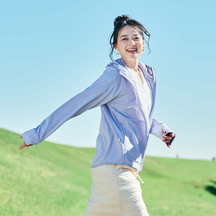 ブラックやネイビー、パープルといった定番の濃色も揃っています