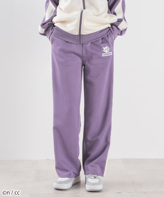 ゆったりはけるワイドシルエットが特徴