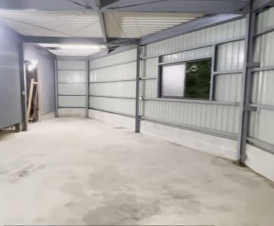 「素晴らしいですね」250万円古民家の〈ガレージ床〉→黒とグレーの塗装でツルツル〈高見えスペース〉に大変身で雰囲気ガラリ！