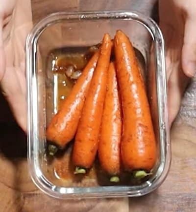 【丸ごとにんじんの唐揚げ弁当】にんじんを味わい尽くす！タッパーに詰めた4人分のお弁当がおいしそう