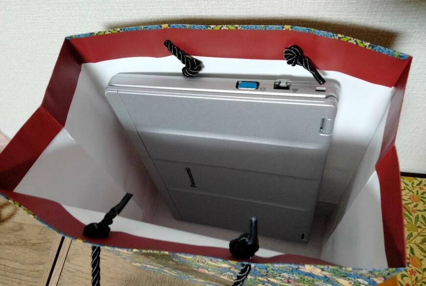 筆者撮影（セリア、ハンドルバッグM縦 ウィリアム・モリス）