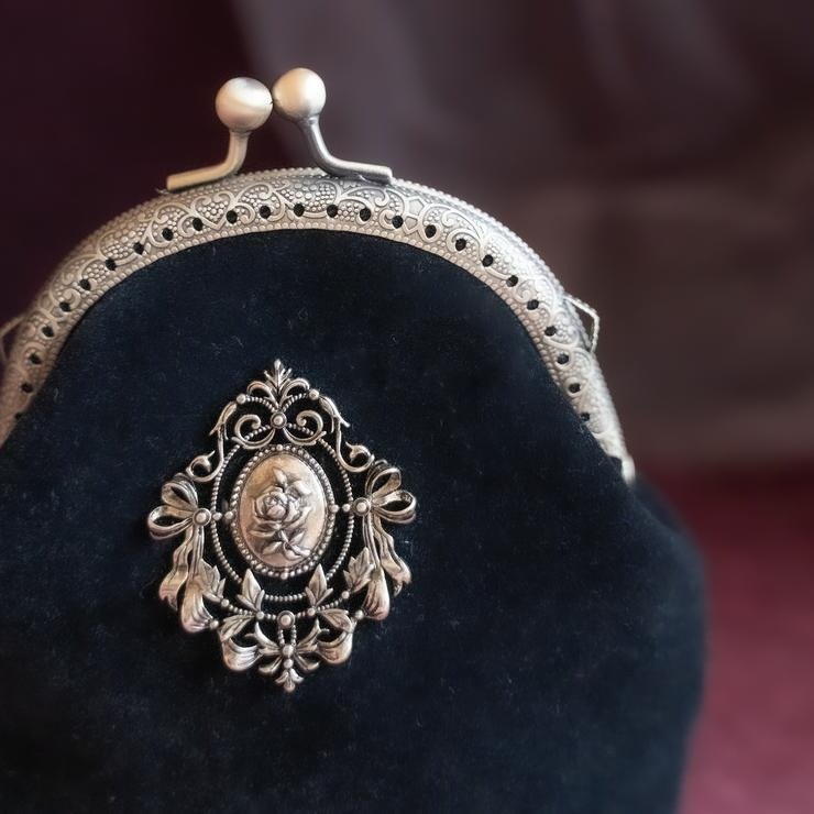 出所：しまむら公式　ミニがま口ポシェット （クラロリくる実）