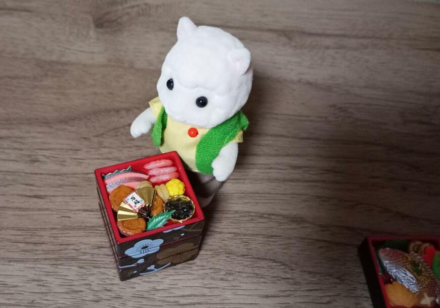 筆者撮影（株式会社トイズスピリッツ、日本の究極和食！ざ・おせち重マスコット六）