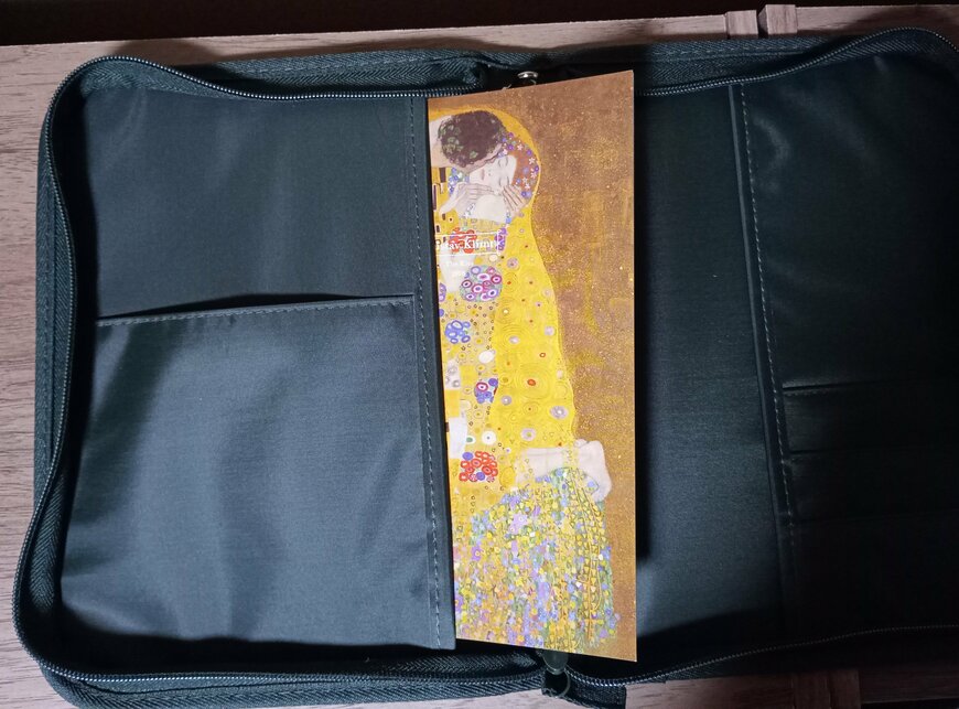 筆者撮影（宝島社、『「図案スケッチブック」A5バインダーポーチつき バインダーのある毎日』）