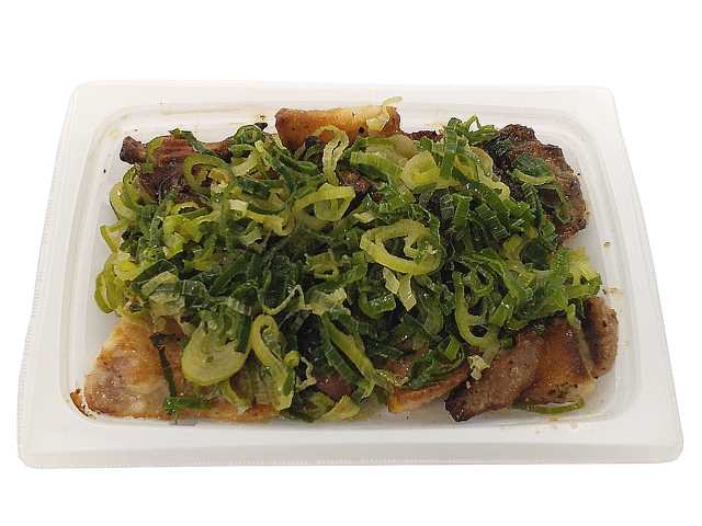 セブン-イレブンの新商品:ねぎ盛り 炭火やきとん