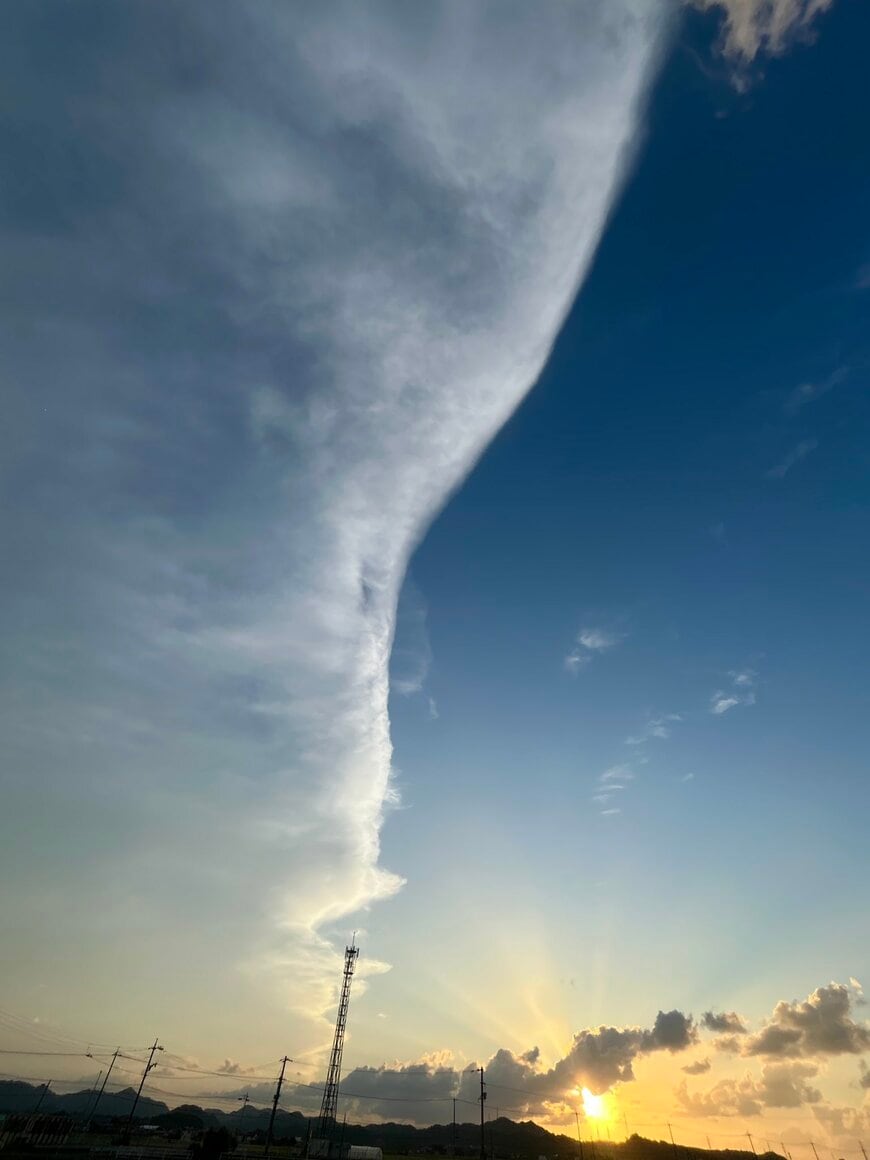 青空と雲がくっきり分かれてます