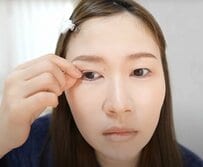 【100均化粧品でフルメイク】登録者47万大人気YouTuberが「100均商品フルメイク」したら驚きのクオリティ！