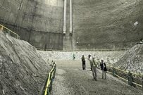 スケールが大きすぎて…　建設中の巨大施設で撮影した「大きさの概念がこわれる」1枚に目を疑う