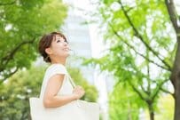 国民健康保険の「資格確認書」は引っ越すと引き継がれない？住所地の市区町村が発行主体という基本構造と、転出・転居・世帯主変更で変わる手続きの違いを整理