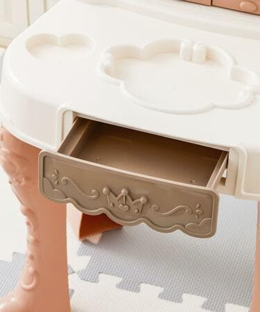 3COINSに「魔法のドレッサー」が登場！なんと動く仕様なんです