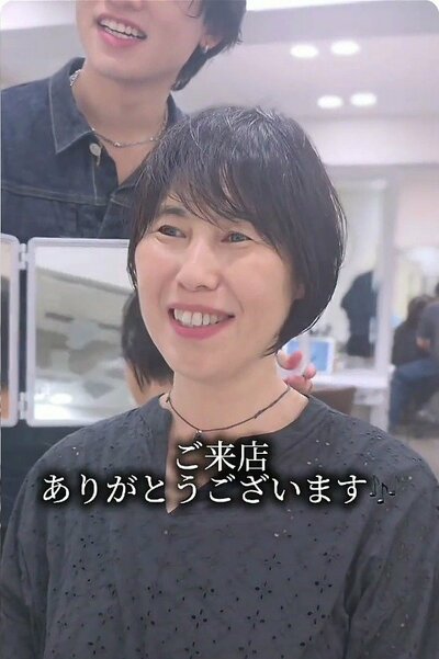 前髪を長めに残した、顎ラインのボブ