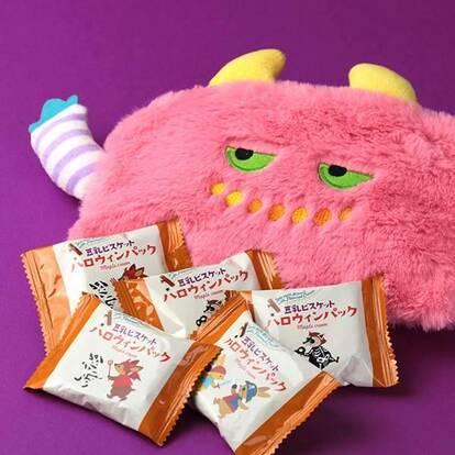 写真 | オンラインは完売【カルディ】もこかわ「モンスターポーチ」中にはハロウィンお菓子 | LIMO | くらしとお金の経済メディア