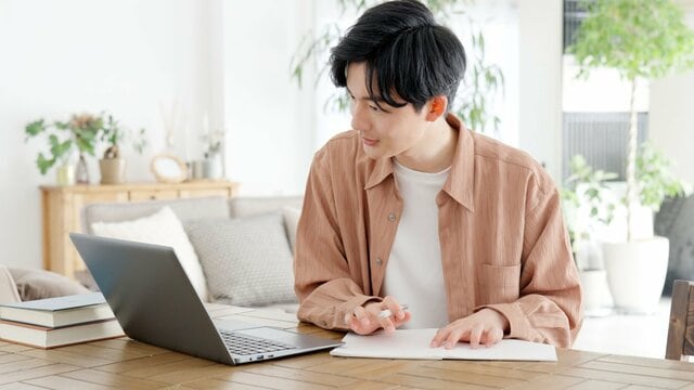【教育訓練休暇給付金】2025年10月に新設。雇用保険に5年以上加入する会社員が30日以上の無給休暇で学ぶと、基本手当と同じ額を「最大150日分」